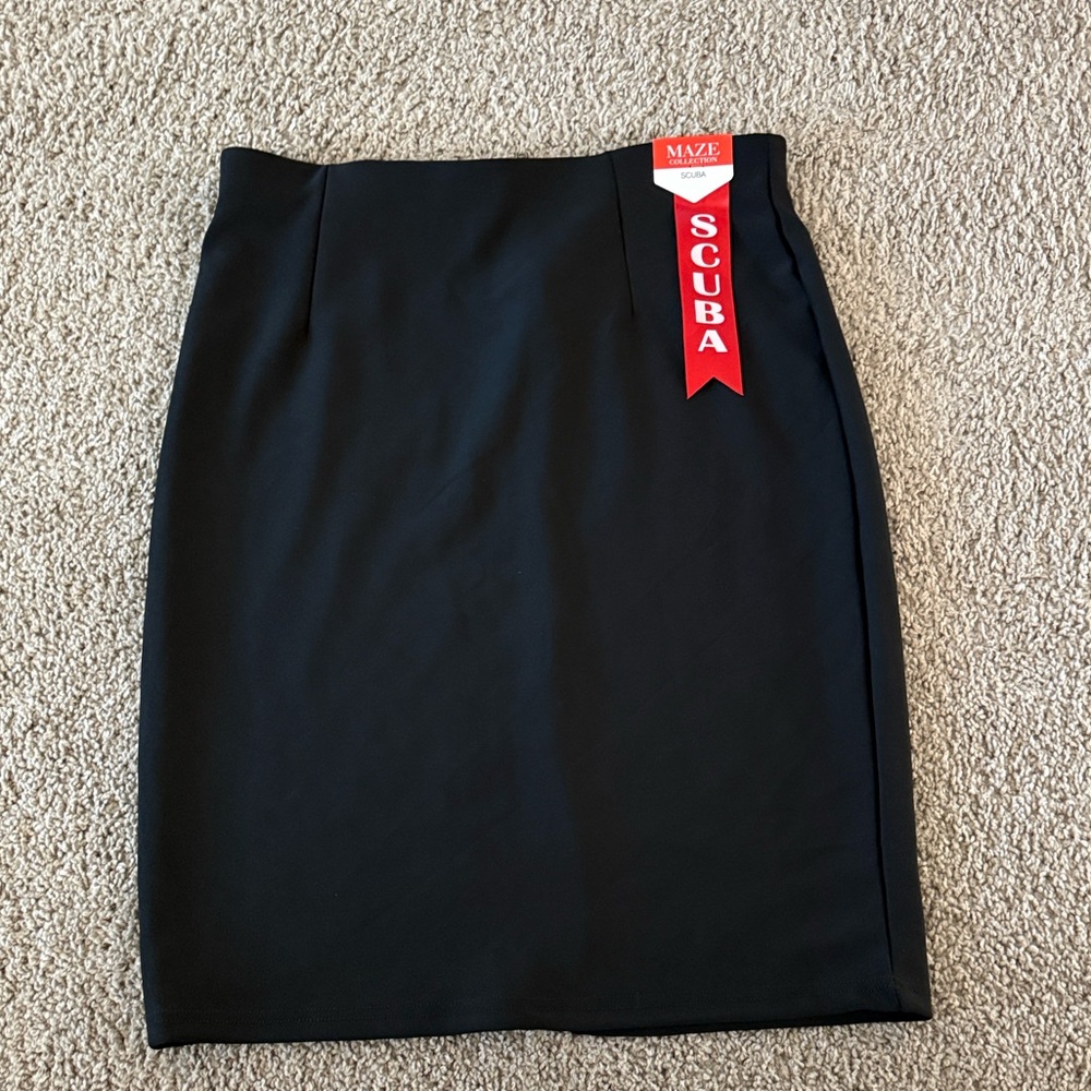 Maze Collection Elegant Black Pencil Skirt